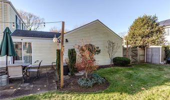 7 Mayfair Dr, East Providence, RI 02916