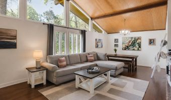 624 Woodland Dr, Benton, AR 72019