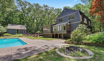 385 Greentree Ln NE, Ada, MI 49301