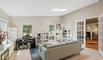 9220 BURNETTA Dr, Annandale, VA 22003