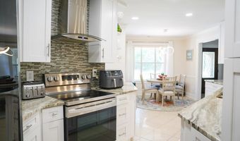 8 Apalachee St, Apalachicola, FL 32320