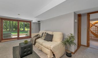 82 Pilgrim Dr, Bedford, NH 03110