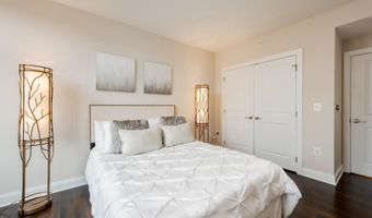 4915 HAMPDEN Ln 206, Bethesda, MD 20814