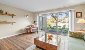 624 Peninsula Ct, Ann Arbor, MI 48105