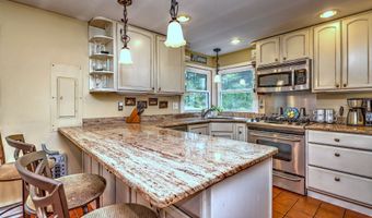 8 Whippoorwill Ln, Bethany, CT 06524
