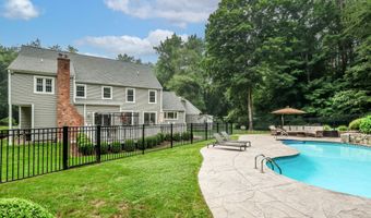 9 Hidden Brook Dr, Brookfield, CT 06804