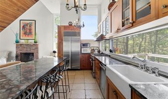 49 Gilberts Path, Amagansett, NY 11930