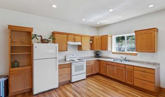 87372 LOIS Ln, Bandon, OR 97411