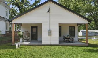 309 W Locust St, Aurora, MO 65605