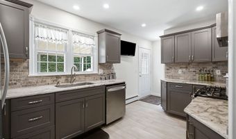327 Pacific Ave, Beachwood, NJ 08722