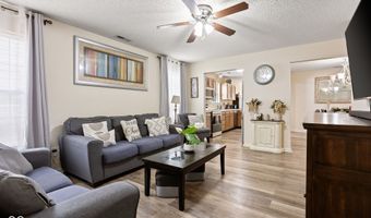 8203 Lake Tree Ln, Indianapolis, IN 46217