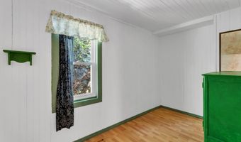 58 Grove St Ext, Branford, CT 06405