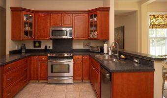 8 Cottage St 2, Newport, RI 02840