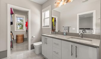 808 EDGEWATER Dr, Orlando, FL 32804