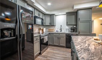 2730 Chelsea Dr, Akron, OH 44312