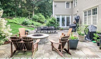 2 Raven Crest Dr, Bethel, CT 06801