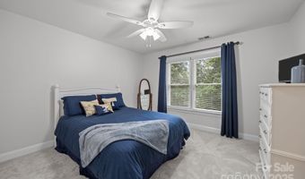 6323 Woodleigh Oaks Dr, Charlotte, NC 28226