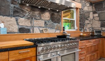 61900 Anker Ln, Bend, OR 97702