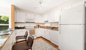156 N BEDFORD St B, Arlington, VA 22201