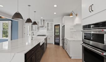 23369 WALKING WOODS Ln, Aldie, VA 20105