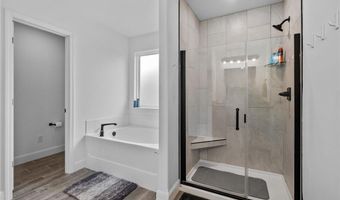 6102 NW Hoover St, Bentonville, AR 72713