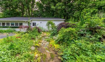 990 River St, Allegan, MI 49010