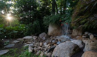 10 Lovegreen Ln, East Greenwich, RI 02818
