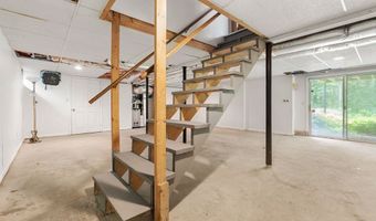 6 Lancaster Pl, Andover, MA 01810