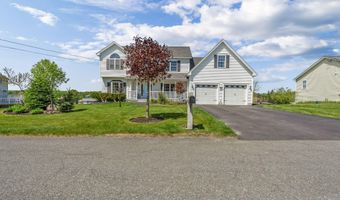 40 Hillview Dr, Bangor, ME 04401
