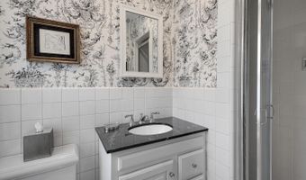 7721 MARYKNOLL Ave, Bethesda, MD 20817