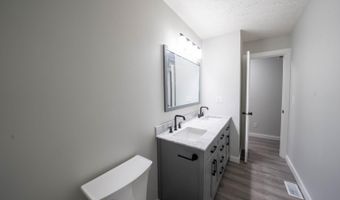 304 Sunset Dr, Aurora, IN 47001