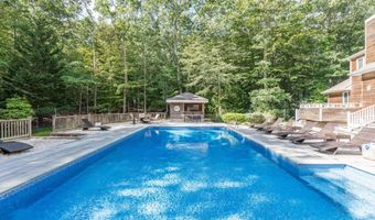 16 Woodedge Cir, Amagansett, NY 11930