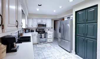 2100 Mockingbird Ln, McAlester, OK 74501