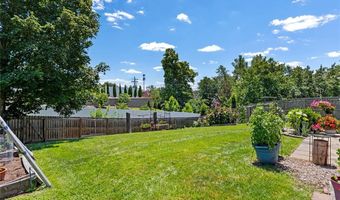1114 Arbor Spring Ct, Ballwin, MO 63021