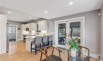 101 County Rd, Barrington, RI 02806