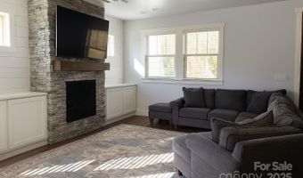 565 School Rd, Asheville, NC 28803