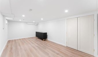 7 Carpenter Ave, Barrington, RI 02806