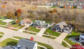 10902 Woodedge Dr, Allendale, MI 49401