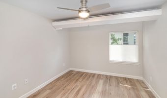75 S REYNOLDS St 411, Alexandria, VA 22304