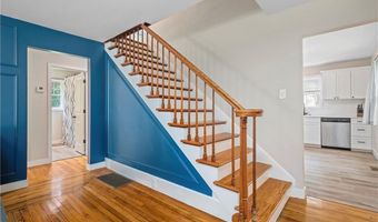 96 Dexter Rd, Scituate, RI 02857
