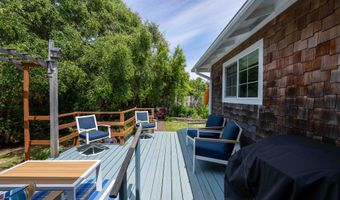870 11TH St SW, Bandon, OR 97411