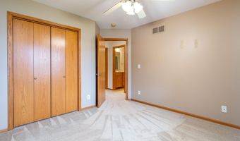 4817 Waller St, Ames, IA 50014