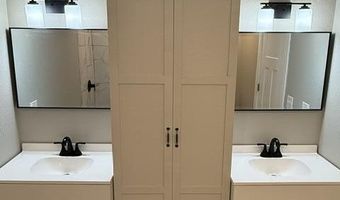 205 E Prospect St, Aurora, MO 65605