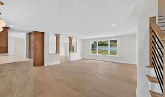 61 Applegate Rd, Cranston, RI 02920
