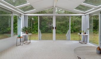 3 Oaks Ct, Albany, NY 12203
