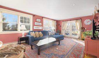 9 White Ter, Middletown, RI 02842