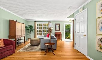 123 Country Hill Ln, North Kingstown, RI 02852