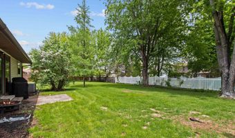 3122 N BLUEMOUND Dr, Appleton, WI 54913