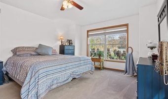 5709 Oak Crest Hill Rd SE, Riverside, IA 52327