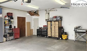 140 Library Ln, Banner Elk, NC 28604